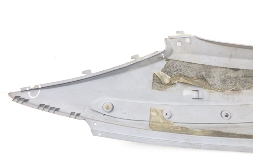 photo de LATERAL TRASEIRO ESQUERDO SYM GTS EVO 125 (2009 - 2013) - Ampliação técnica