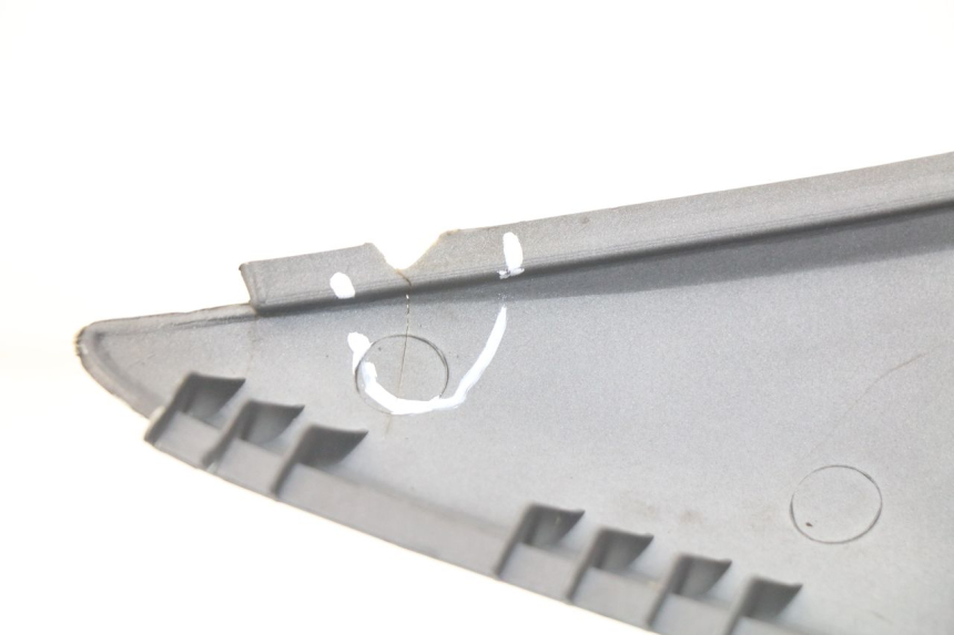 photo de LATERAL TRASEIRO ESQUERDO SYM GTS EVO 125 (2009 - 2013) - Pontos de fixação