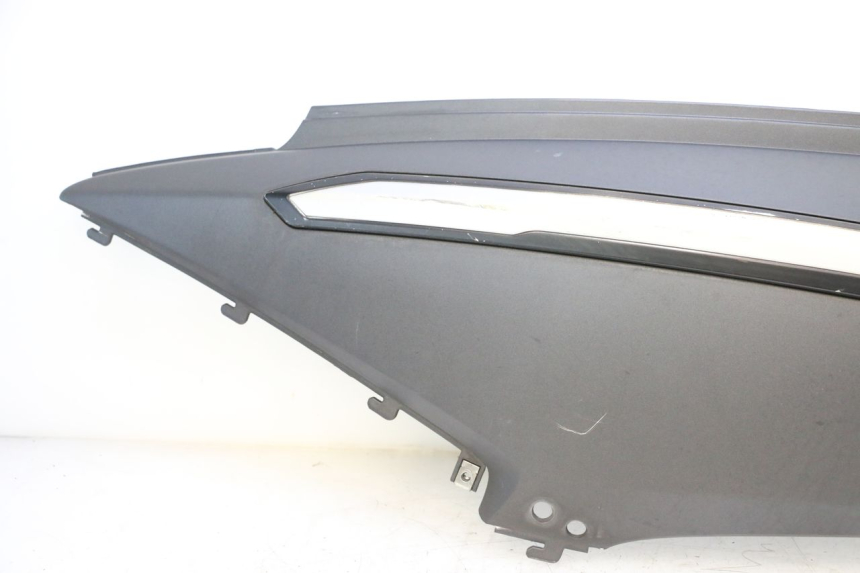 photo de LATERAL TRASEIRO ESQUERDO SYM GTS EVO 125 (2009 - 2013) - Detalhe da peça