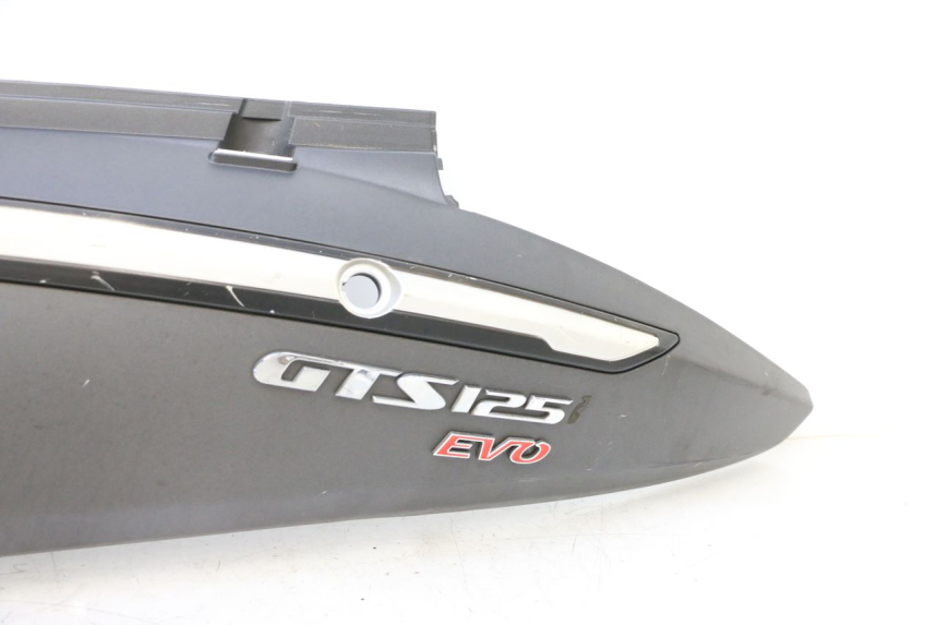 photo de LATERAL TRASEIRO ESQUERDO SYM GTS EVO 125 (2009 - 2013) - Zoom do estado de desgaste