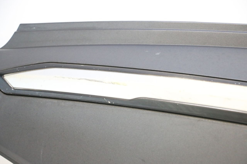 photo de LATERAL TRASEIRO ESQUERDO SYM GTS EVO 125 (2009 - 2013) - Outro ângulo de visão