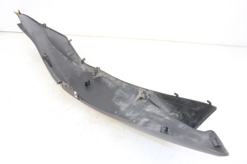 photo de LATERAL TRASEIRO ESQUERDO HONDA PCX (JF57/JF64) 125 (2014 - 2018) - Detalhe da peça