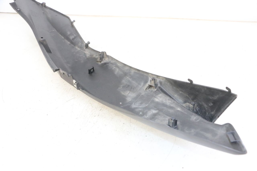 photo de LATERAL TRASEIRO ESQUERDO HONDA PCX (JF57/JF64) 125 (2014 - 2018) - Zoom do estado de desgaste