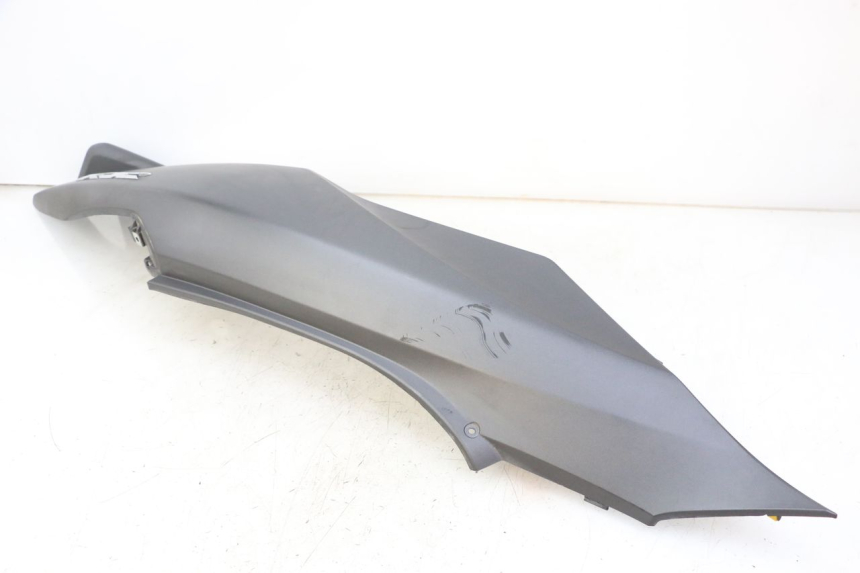photo de LATERAL TRASEIRO ESQUERDO HONDA PCX (JF57/JF64) 125 (2014 - 2018) - Estado da superfície