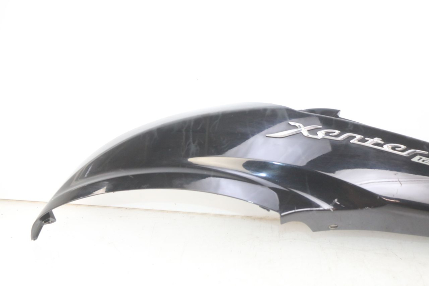 photo de LATERAL TRASEIRO ESQUERDO YAMAHA HW XENTER 125 (2011 - 2017) - Detalhes característicos