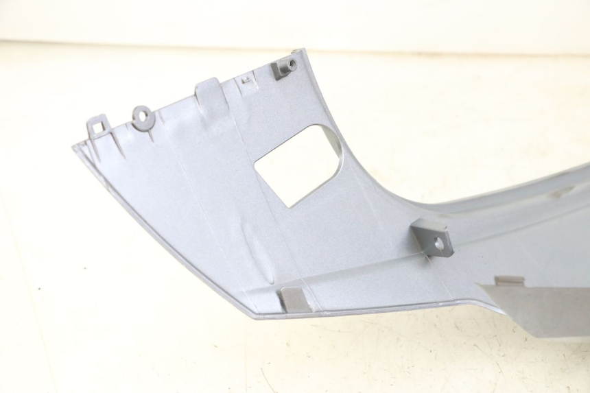 photo de LATERAL TRASEIRO ESQUERDO SYM JOYMAX 125 (2010 - 2017) - Ampliação técnica