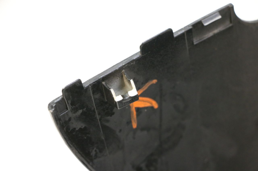 photo de LATERAL TRASEIRO ESQUERDO KYMCO PEOPLE S 125 (2000 - 2008) - Zoom do estado de desgaste