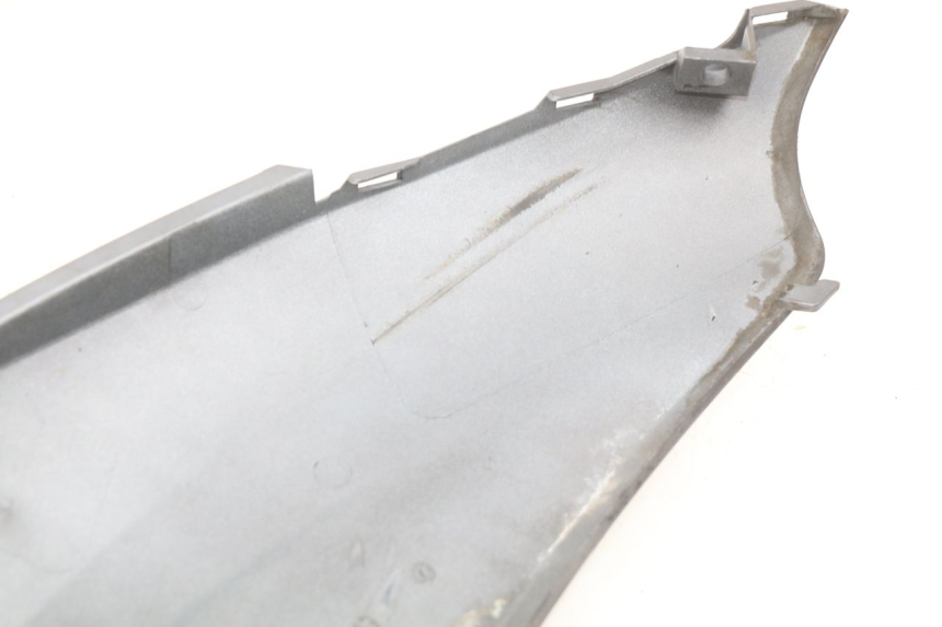 photo de LATERAL TRASEIRO ESQUERDO PIAGGIO LIBERTY IGET S 125 (2016 - 2020) - Detalhe da peça