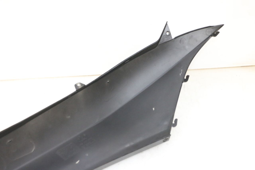 photo de LATERAL TRASEIRO ESQUERDO PIAGGIO MP3 HPE 300 (2019 - 2026) - Zoom do estado de desgaste