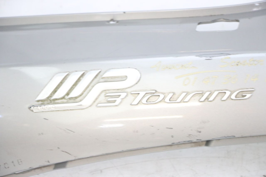 photo de LATERAL TRASEIRO ESQUERDO PIAGGIO MP3 LT 300 (2010 - 2016) - Detalhes característicos
