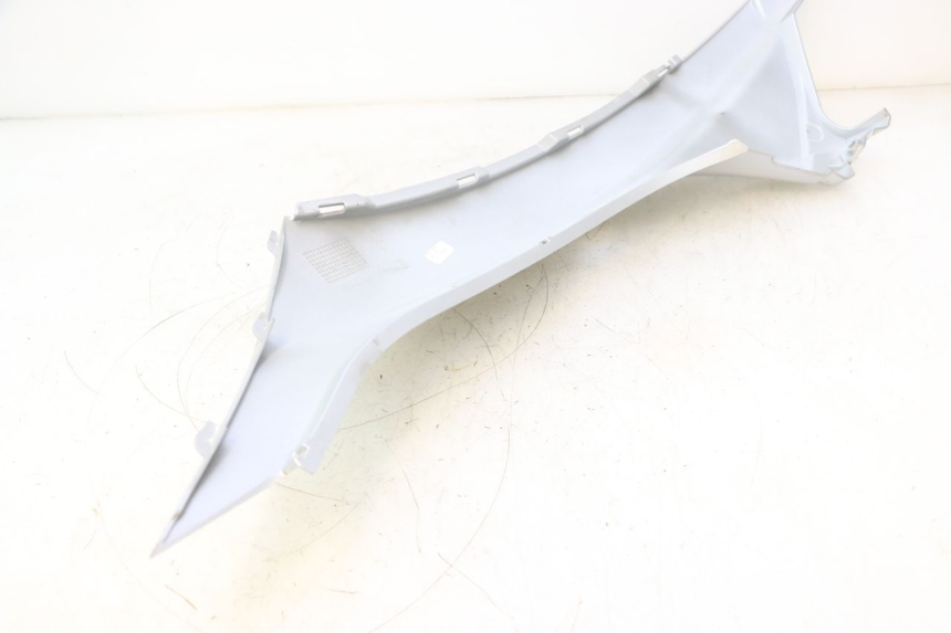 photo de LATERAL TRASEIRO ESQUERDO PIAGGIO MP3 LT 300 (2010 - 2016) - Detalhe da peça