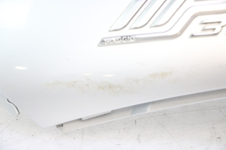 photo de LATERAL TRASEIRO ESQUERDO PIAGGIO MP3 LT 300 (2010 - 2016) - Detalhes característicos