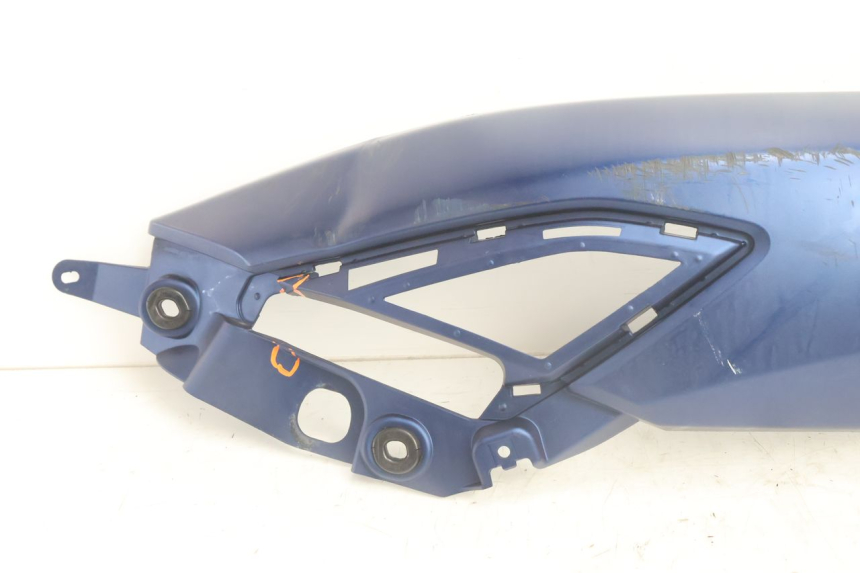 photo de LATERAL TRASEIRO ESQUERDO YAMAHA N-MAX NMAX 125 (2021 - 2024) - Detalhe da peça