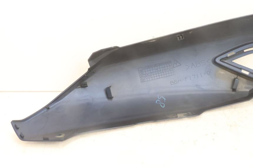 photo de LATERAL TRASEIRO ESQUERDO YAMAHA N-MAX NMAX 125 (2021 - 2024) - Marcações e referências
