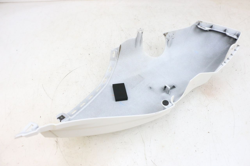 photo de LATERAL TRASEIRO ESQUERDO YAMAHA NEO'S CORE 1 (2022 - 2026) - Pontos de fixação