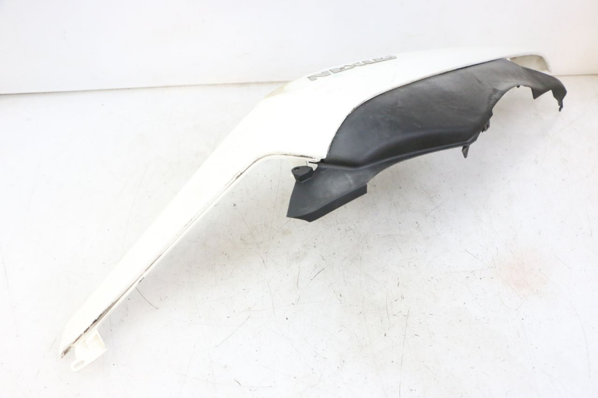 photo de LATERAL TRASEIRO ESQUERDO GILERA NEXUS 125 (2009 - 2013) - Detalhe da peça