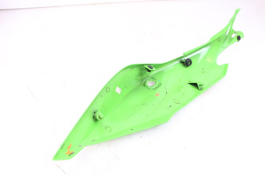 photo de LATERAL TRASEIRO ESQUERDO KAWASAKI NINJA 400 (2018 - 2023) - Outro ângulo de visão