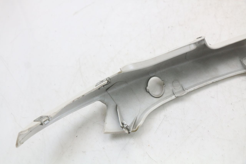 photo de LATERAL TRASEIRO ESQUERDO MOTO GUZZI NORGE 8V GT 1200 (2011 - 2016) - Pontos de fixação