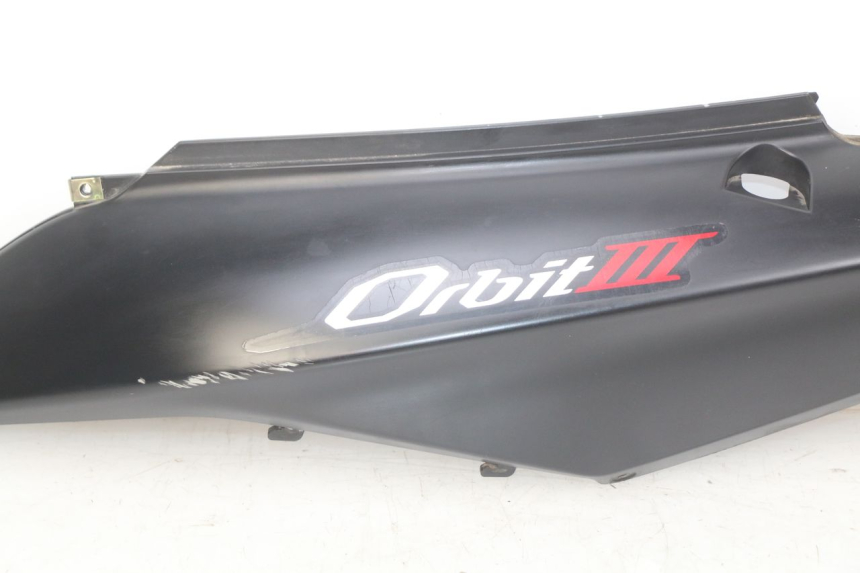 photo de LATERAL TRASEIRO ESQUERDO SYM ORBIT III 3 4T 50 (2021 - 2025) - Peça verificada