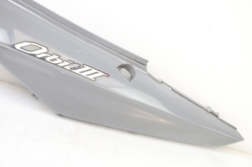 photo de LATERAL TRASEIRO ESQUERDO SYM ORBIT III 3 4T 50 (2021 - 2025) - Zoom do estado de desgaste