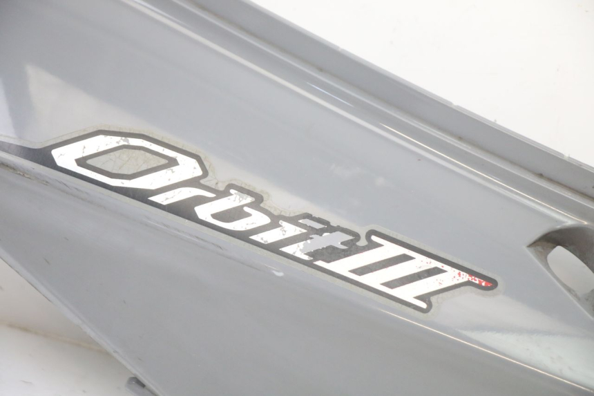 photo de LATERAL TRASEIRO ESQUERDO SYM ORBIT III 3 4T 50 (2021 - 2025) - Outro ângulo de visão