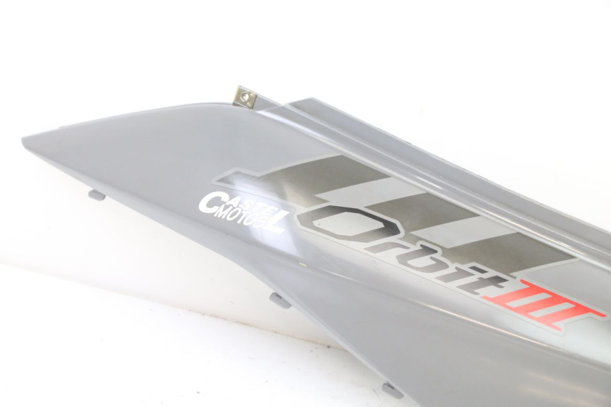 photo de LATERAL TRASEIRO ESQUERDO SYM ORBIT III 3 4T 50 (2021 - 2025) - Detalhe da peça
