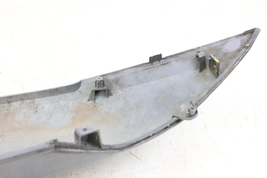 photo de LATERAL TRASEIRO ESQUERDO PEUGEOT BELVILLE 125 (2017 - 2021) - Detalhe da peça