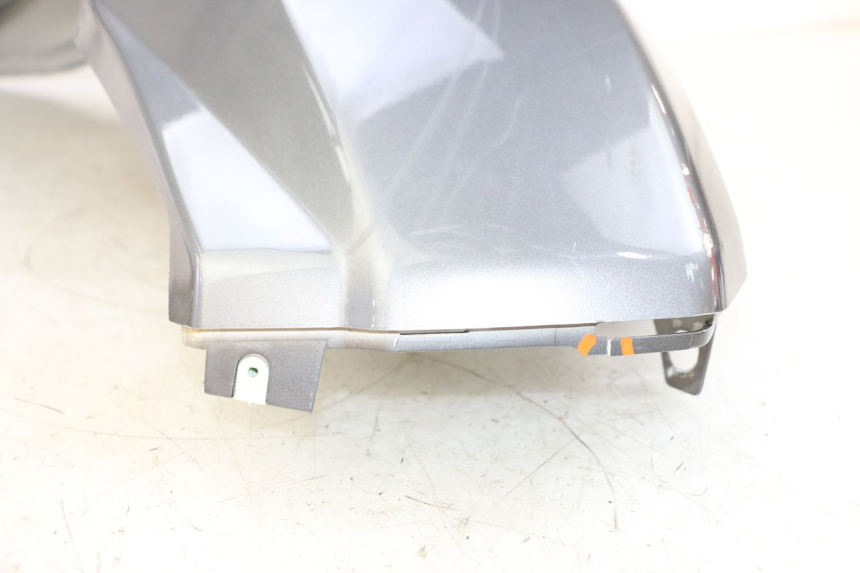 photo de LATERAL TRASEIRO ESQUERDO PEUGEOT SATELIS 125 (2013 - 2018) - Detalhes característicos