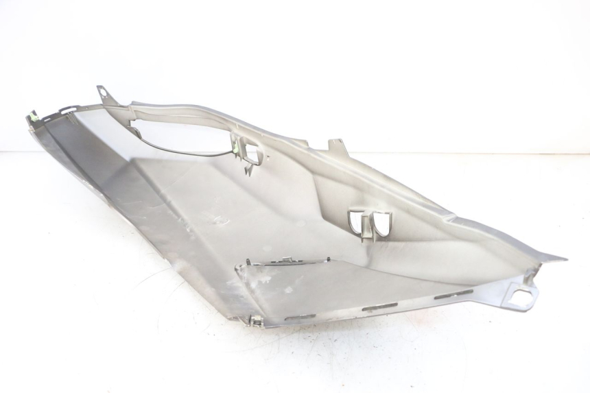 photo de LATERAL TRASEIRO ESQUERDO PEUGEOT SATELIS 125 (2013 - 2018) - Pontos de fixação