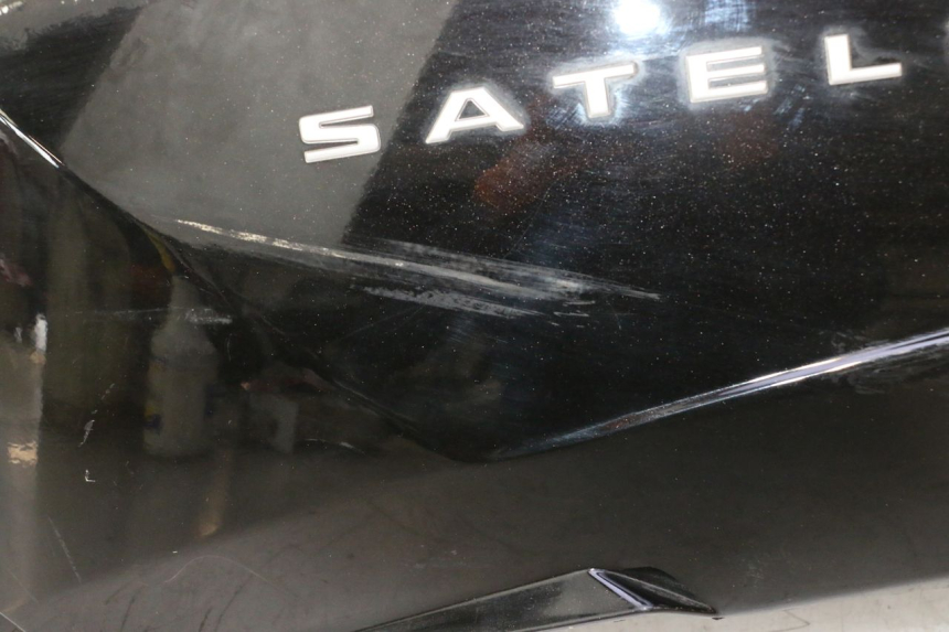 photo de LATERAL TRASEIRO ESQUERDO PEUGEOT SATELIS 125 (2006 - 2009) - Pontos de fixação