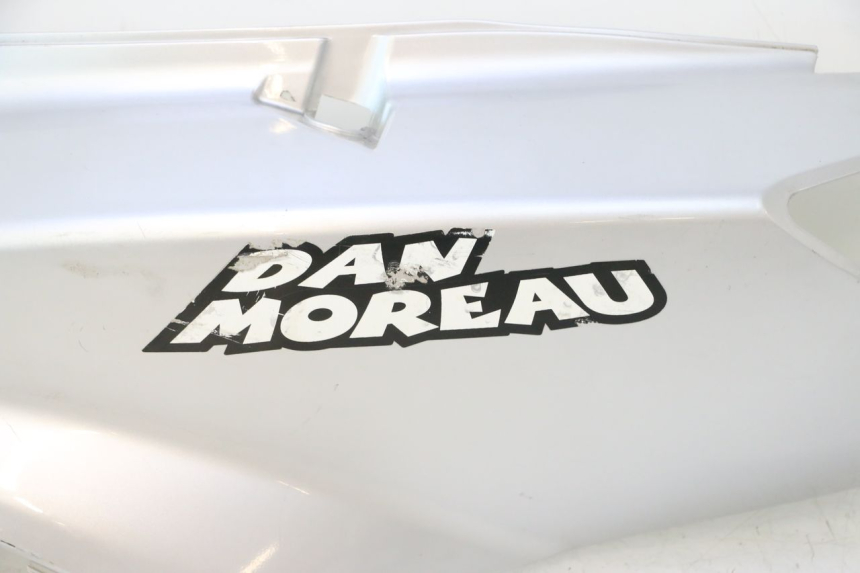 photo de LATERAL TRASEIRO ESQUERDO FYM SCOOTERONE 125 (2006 - 2008) - Detalhes característicos