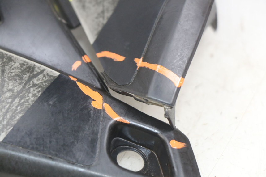 photo de LATERAL TRASEIRO ESQUERDO SHERCO SM-R 50 (2018 - 2021) - Pontos de fixação