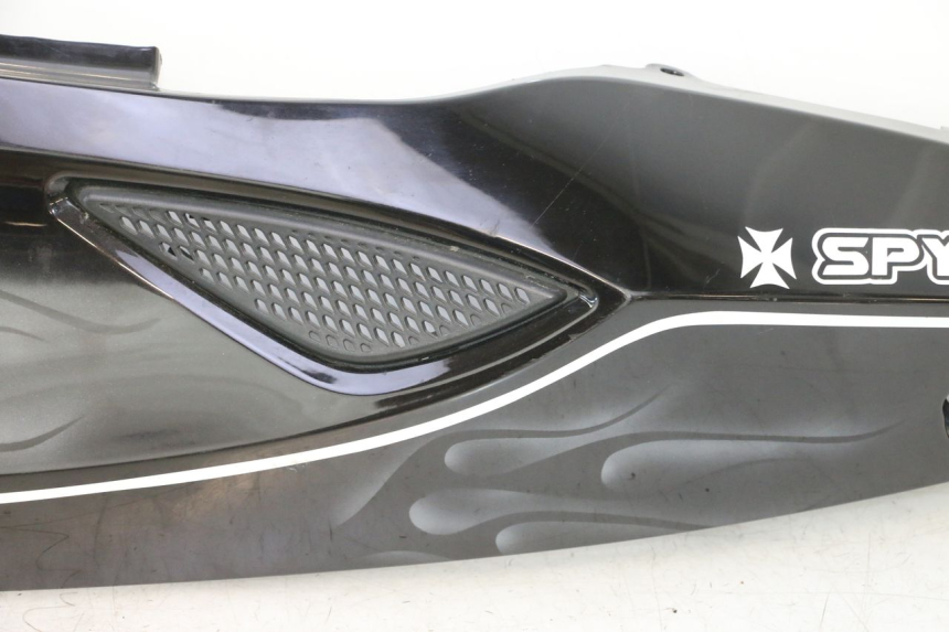 photo de PAINEL LATERAL TRASEIRO ESQUERDO CAN-AM SPYDER RS 1000 (2008 - 2012) - Detalhe da peça