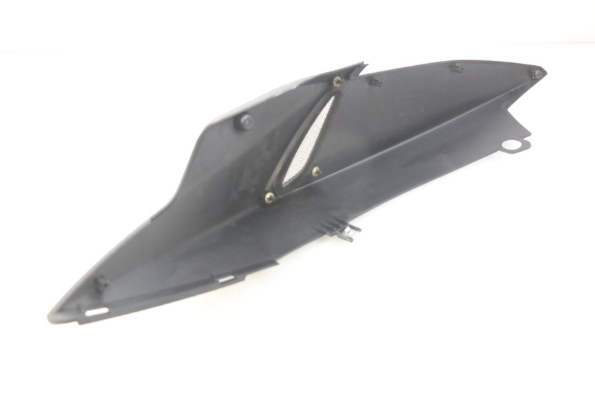 photo de LATERAL TRASEIRO ESQUERDO APRILIA SR 2T 50 (2012 - 2017) - Detalhe da peça
