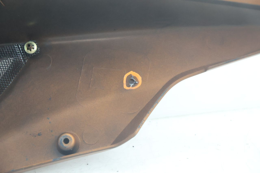 photo de LATERAL TRASEIRO ESQUERDO APRILIA SR 2T 50 (2012 - 2017) - Detalhes característicos