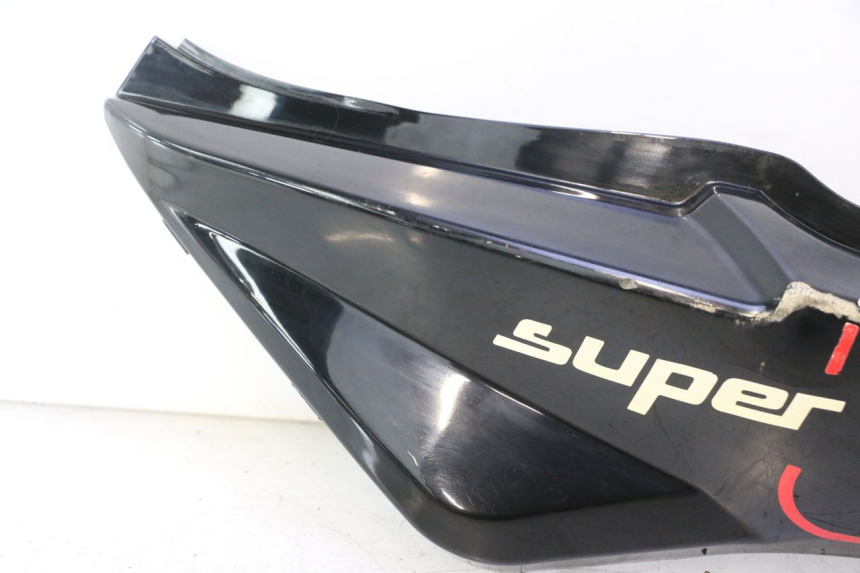 photo de LATERAL TRASEIRO ESQUERDO KYMCO SUPER 8 2T 50 (2007 - 2013) - Detalhe da peça