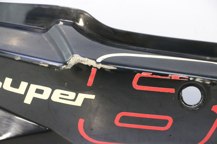 photo de LATERAL TRASEIRO ESQUERDO KYMCO SUPER 8 2T 50 (2007 - 2013) - Zoom do estado de desgaste