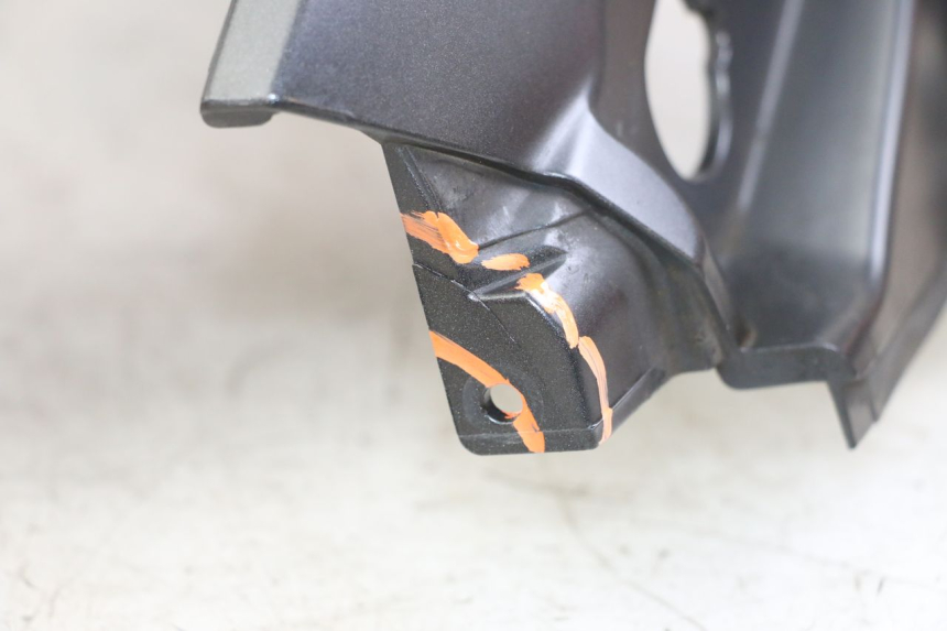 photo de LATERAL TRASEIRO ESQUERDO SUZUKI BURGMAN 125 (2018 - 2021) - Estado da superfície