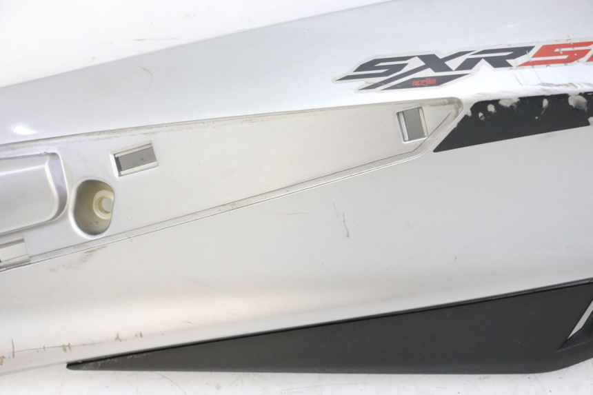 photo de LATERAL TRASEIRO ESQUERDO APRILIA SXR 50 (2021 - 2023) - Vista do produto
