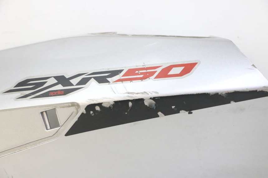 photo de LATERAL TRASEIRO ESQUERDO APRILIA SXR 50 (2021 - 2023) - Detalhes característicos