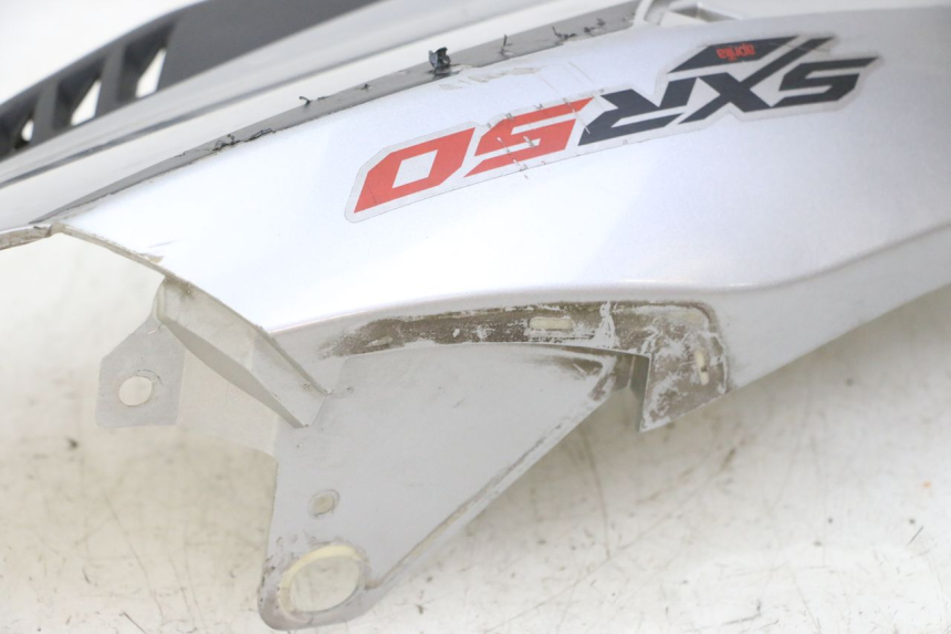 photo de LATERAL TRASEIRO ESQUERDO APRILIA SXR 50 (2021 - 2023) - Pontos de fixação
