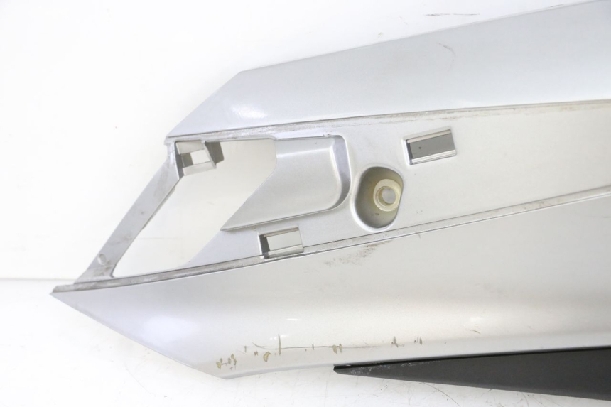 photo de LATERAL TRASEIRO ESQUERDO APRILIA SXR 50 (2021 - 2023) - Marcações e referências
