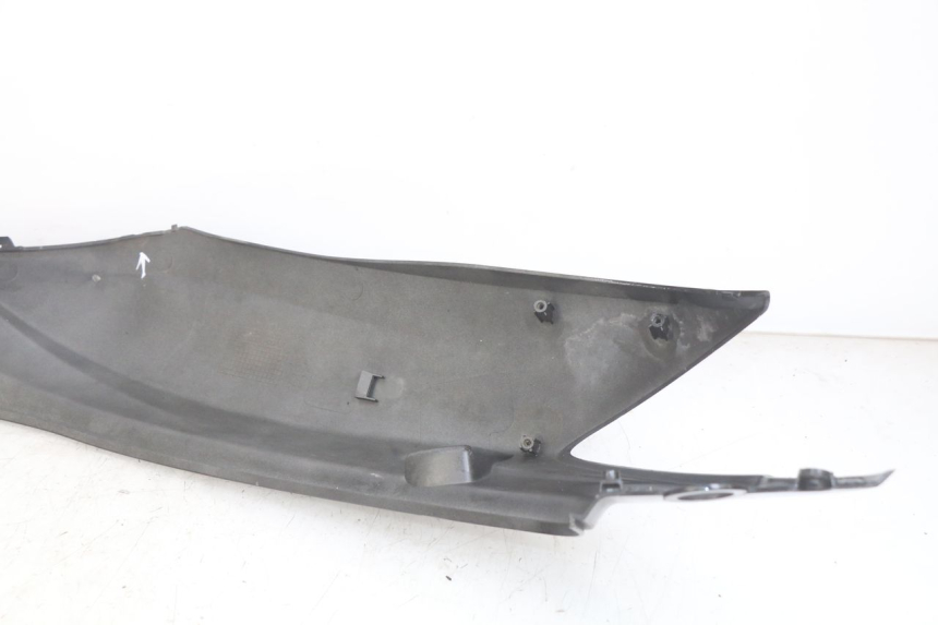 photo de LATERAL TRASEIRO ESQUERDO SYM SYMPHONY 125 (2009 - 2015) - Detalhe da peça