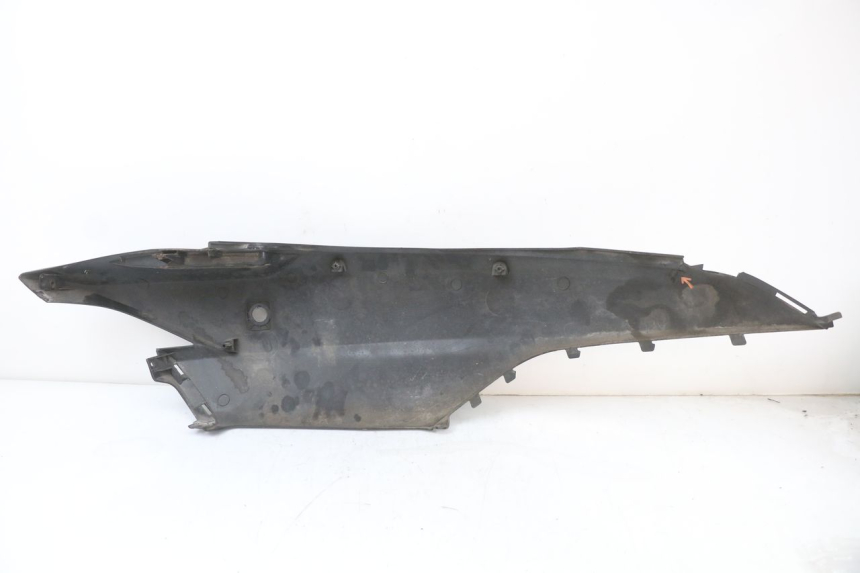 photo de LATERAL TRASEIRO ESQUERDO SUZUKI UH BURGMAN 125 (2002 - 2006) - Pontos de fixação