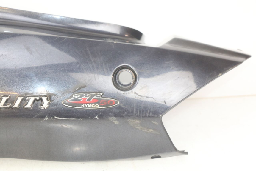photo de LATERAL TRASEIRO ESQUERDO KYMCO VITALITY 2T 50 (2004 - 2010) - Detalhes característicos