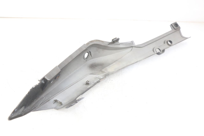 photo de LATERAL TRASEIRO ESQUERDO SYM WOLF SB 125 (2011 - 2018) - Outro ângulo de visão