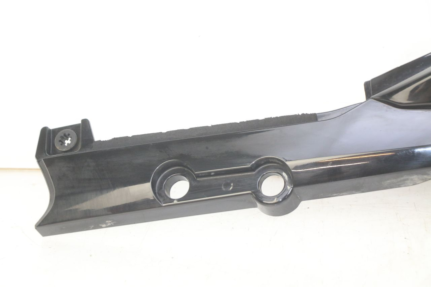 photo de LATERAL TRASEIRO ESQUERDO SYM WOLF SB 125 (2011 - 2018) - Pontos de fixação