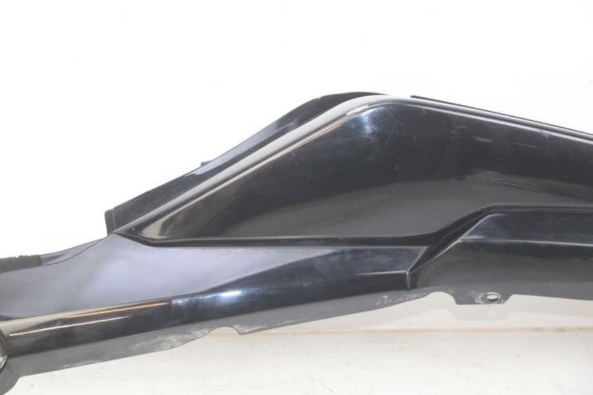 photo de LATERAL TRASEIRO ESQUERDO SYM WOLF SB 125 (2011 - 2018) - Estado da superfície