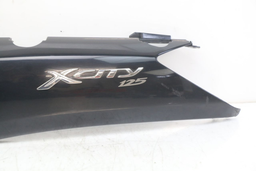 photo de LATERAL TRASEIRO ESQUERDO YAMAHA X-CITY XCITY 125 (2007 - 2013) - Pontos de fixação