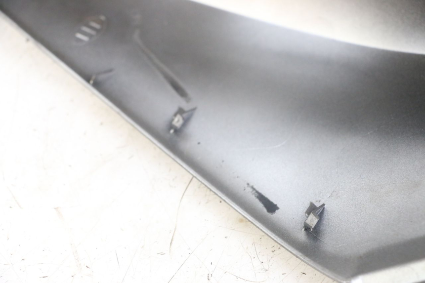 photo de LATERAL TRASEIRO ESQUERDO YAMAHA XMAX X-MAX ABS 125 (2017 - 2020) - Detalhe da peça